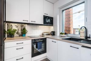 Kuchyňa alebo kuchynka v ubytovaní Rent like home - Browary Wrocławskie
