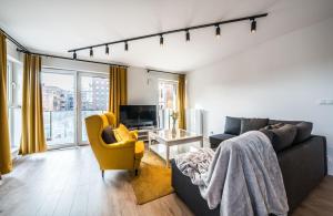 Televízia a/alebo spoločenská miestnosť v ubytovaní Rent like home - Browary Wrocławskie