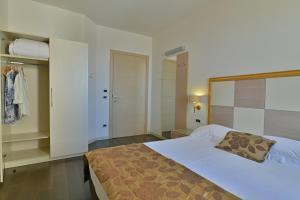 Posteľ alebo postele v izbe v ubytovaní Hotel Le Chevalier