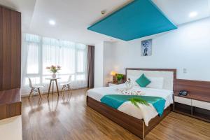Voodi või voodid majutusasutuse Rich Hotel toas