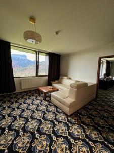 Nespecifikovaný výhled na hory nebo výhled na hory při pohledu z hotelu