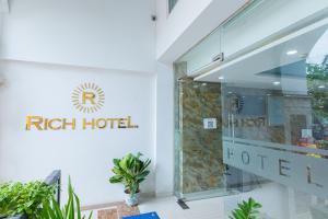 Majutusasutuses Rich Hotel olev sertifikaat, autasu, silt või muu dokument