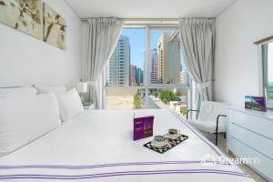 Postel nebo postele na pokoji v ubytování Dream Inn Apartments- Emaar Towers - Rega Al Buteen + 37 fotografií