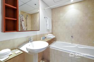 Koupelna v ubytování Dream Inn Apartments- Emaar Towers - Rega Al Buteen