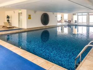 Bazén v ubytování Dream Inn Apartments- Emaar Towers - Rega Al Buteen nebo v jeho okolí