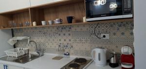 Kuchyň nebo kuchyňský kout v ubytování Santorini Breeze Chalet