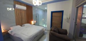 Gallery image of Santorini Breeze Chalet in Amman