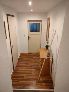 a hallway with a door and a wooden floor at Ferienhaus Kaufmanns Cafe in Kurort Oberwiesenthal