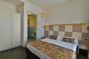 Posteľ alebo postele v izbe v ubytovaní Hotel Le Chevalier