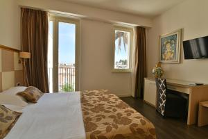 Posteľ alebo postele v izbe v ubytovaní Hotel Le Chevalier