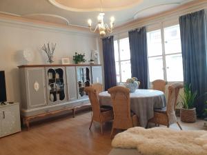 Posezení v ubytování Stillvolle Designwohnung im historischen Zentrum