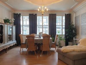 Posezení v ubytování Stillvolle Designwohnung im historischen Zentrum