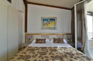 Posteľ alebo postele v izbe v ubytovaní Hotel Le Chevalier