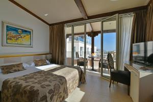 Posteľ alebo postele v izbe v ubytovaní Hotel Le Chevalier