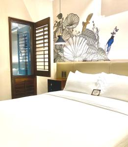 Postel nebo postele na pokoji v ubytování The Henry Hotel Roost Bacolod