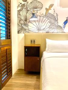 Postel nebo postele na pokoji v ubytování The Henry Hotel Roost Bacolod
