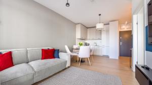 Kuchyňa alebo kuchynka v ubytovaní Apartamenty Sun & Snow Polanki Aqua z basenem
