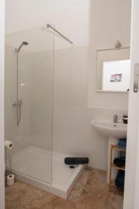 a bathroom with a shower and a sink at Wohnung Aulaga in Agüimes