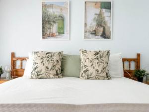 A bed or beds in a room at Apto. Tobago, vistas y urbanización de ensueño