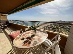 A balcony or terrace at Apto. Tobago, vistas y urbanización de ensueño