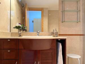 A bathroom at Apto. Tobago, vistas y urbanización de ensueño