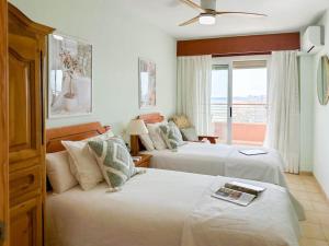 A bed or beds in a room at Apto. Tobago, vistas y urbanización de ensueño
