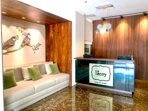 Posezení v ubytování The Henry Hotel Roost Bacolod