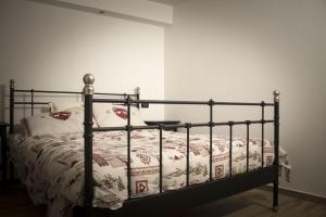Säng eller sängar i ett rum på La Casa dei Gatti
