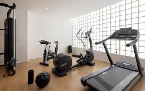 The fitness centre and/or fitness facilities at HM Dunas Blancas