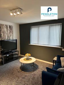 Et tv og/eller underholdning på Cosy Central APT, 10 Min Walk to UCLAN and Library + 5 billeder