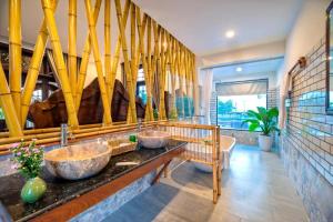 Zona d'estar a Nipa Riverside Villa By The Little Hoi An