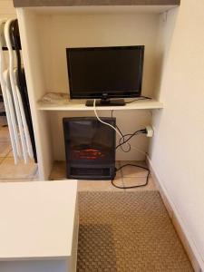 Televízia a/alebo spoločenská miestnosť v ubytovaní Appartement confortable à Cauterets - 16 m², parking gratuit