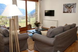 A seating area at Apartaments Lo Paller