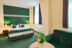 En eller flere senge i et værelse på Ferien Hotel Villa Südharz
