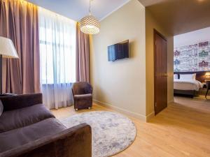 TV a/nebo společenská místnost v ubytování Mercure Riga Centre