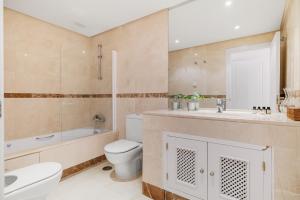 Łazienka w obiekcie Apartamento de 2 dormitorios en Bahía de Alcántara