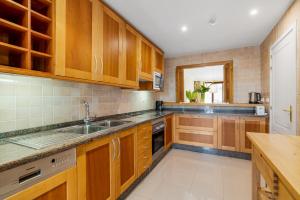 Kuchnia lub aneks kuchenny w obiekcie Apartamento de 2 dormitorios en Bahía de Alcántara