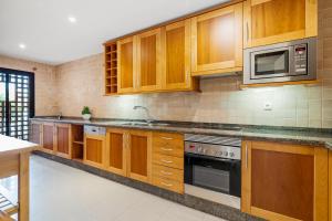 Kuchnia lub aneks kuchenny w obiekcie Apartamento de 2 dormitorios en Bahía de Alcántara