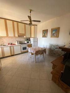 a kitchen with a table and chairs in it at Casa Elena e Lori in Fosdinovo