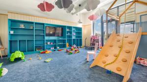 Telewizja i/lub zestaw kina domowego w obiekcie Apartamenty Sun & Snow BLUE II
