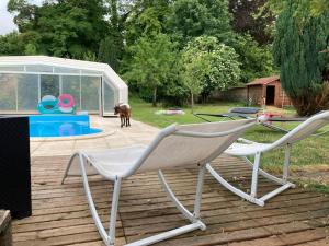 Swimmingpoolen hos eller tæt på Chez Lilly & Cie 10 à 12 personnes avec sauna et piscine