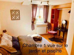 Et opholdsområde på Chez Lilly & Cie 10 à 12 personnes avec sauna et piscine