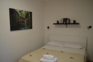 a small bedroom with a bed with towels on it at Casa SoleLuna - alloggio turistico Rome Airport in Fiumicino