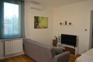 a living room with a couch and a television at Casa SoleLuna - alloggio turistico Rome Airport in Fiumicino