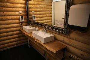 Ένα μπάνιο στο Rafi - Hiljaisuuden kylä, Aurora Cabin 1 +30 φωτογραφίες