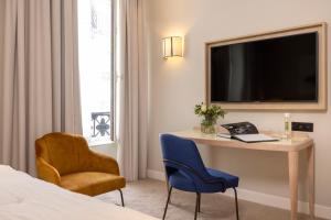 A television and/or entertainment center at Hotel Duminy-Vendome