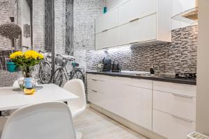 Kuchyňa alebo kuchynka v ubytovaní Apartament z historią, Klahra MyWeek