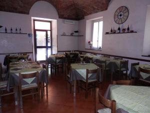 Majoituspaikan Locanda del Vecchio Maglio ravintola tai vastaava paikka