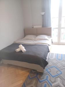 a bedroom with a bed with two towels on it at APARTAMENTY CENTRUM Lipowa 16 in Białystok