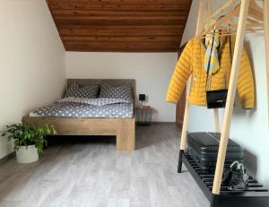 Ένα ή περισσότερα κρεβάτια σε δωμάτιο στο Apartmán v podkroví